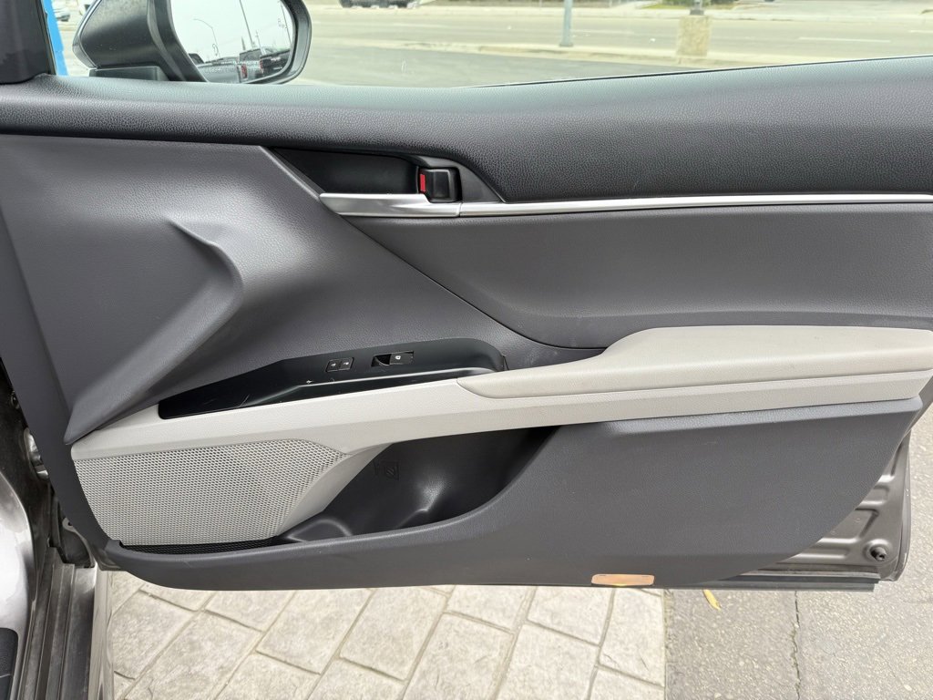 Used 2018 Toyota Camry SE image 14