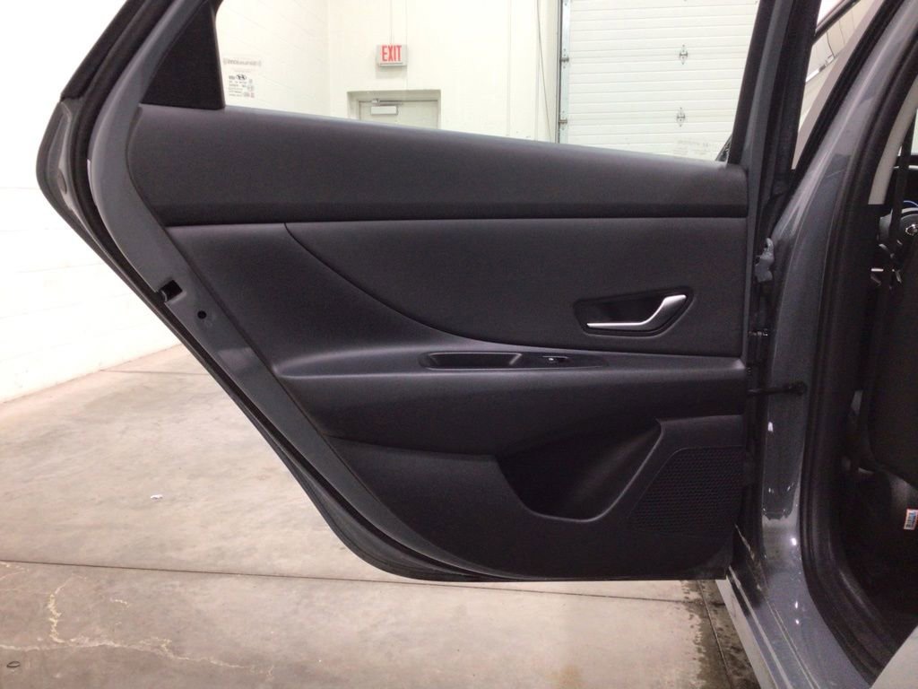 Used 2021 Hyundai Elantra SEL w/ Convenience + Premium Package image 20