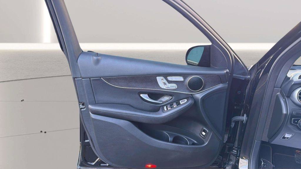 Used 2021 Mercedes-Benz GLC 300 4MATIC image 20