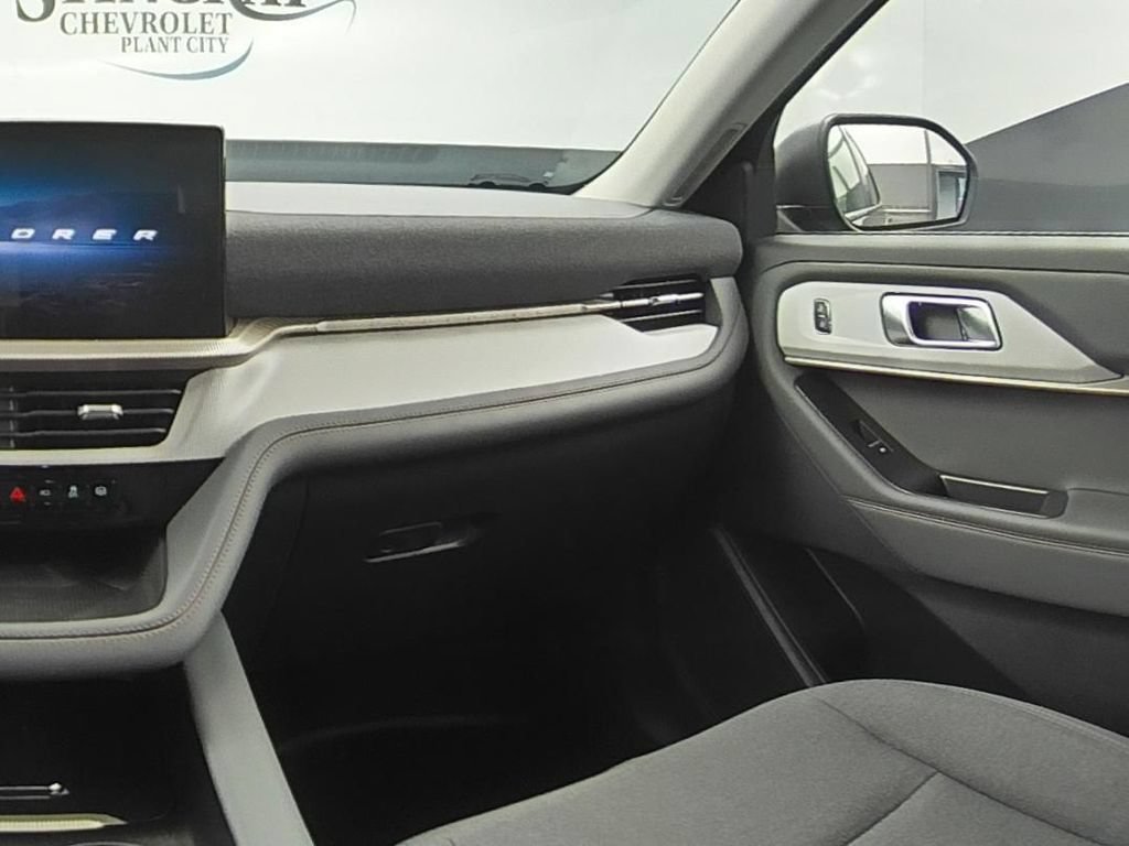 Used 2025 Ford Explorer Active RWD image 24