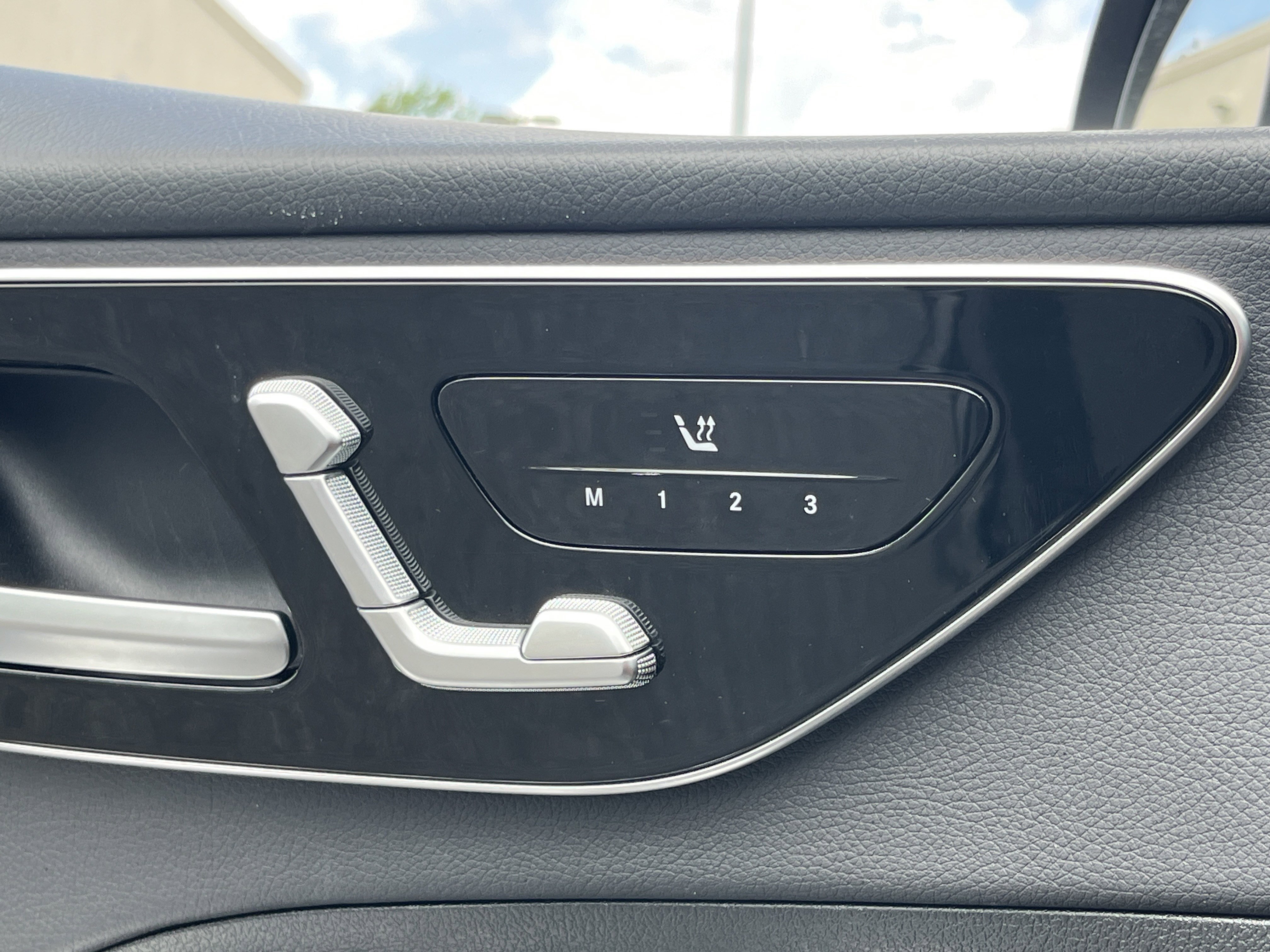Used 2025 Mercedes-Benz C 300 4MATIC Sedan image 14