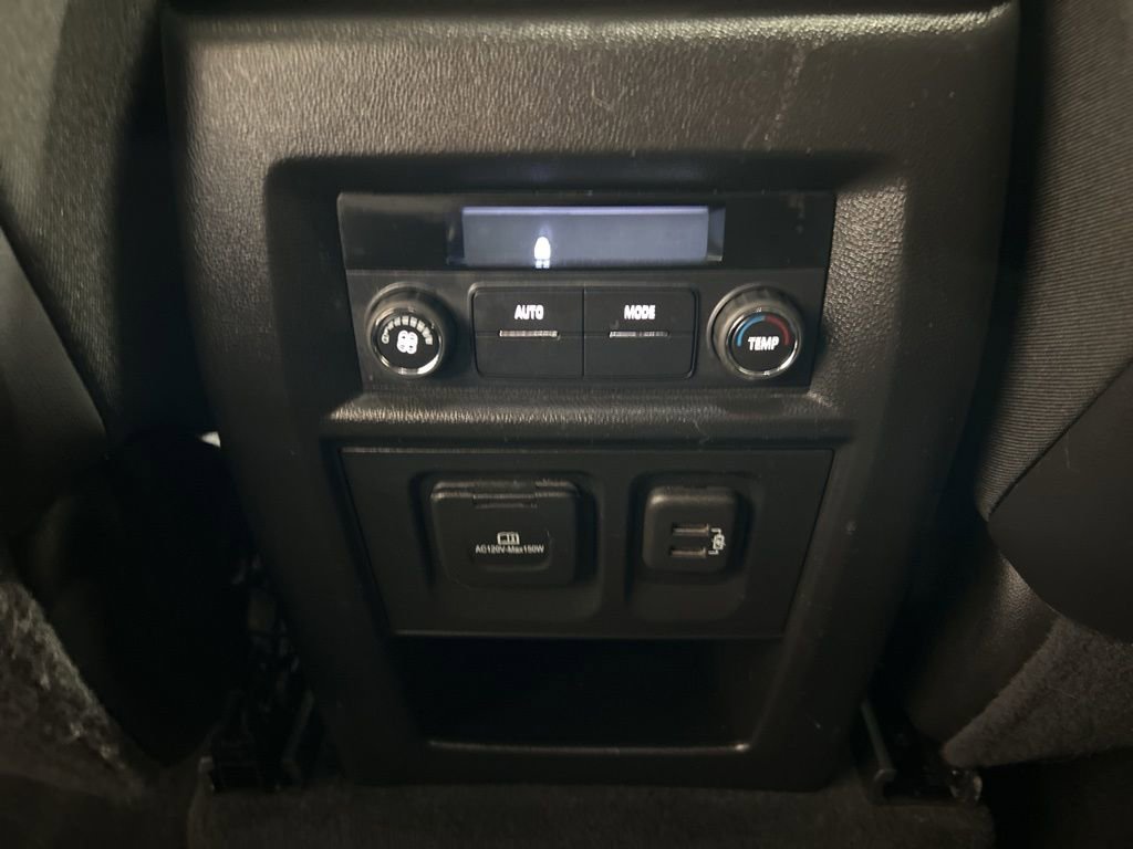 Used 2023 Chevrolet Traverse RS image 33