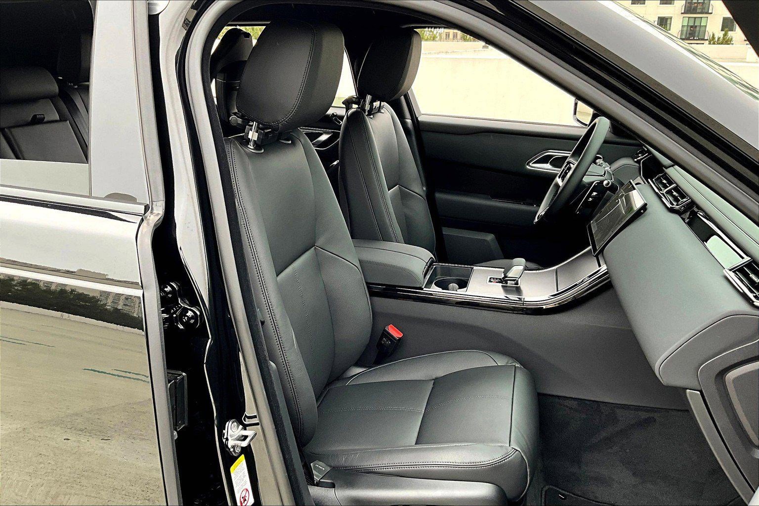 New 2026 Land Rover Range Rover Velar Dynamic SE image 8