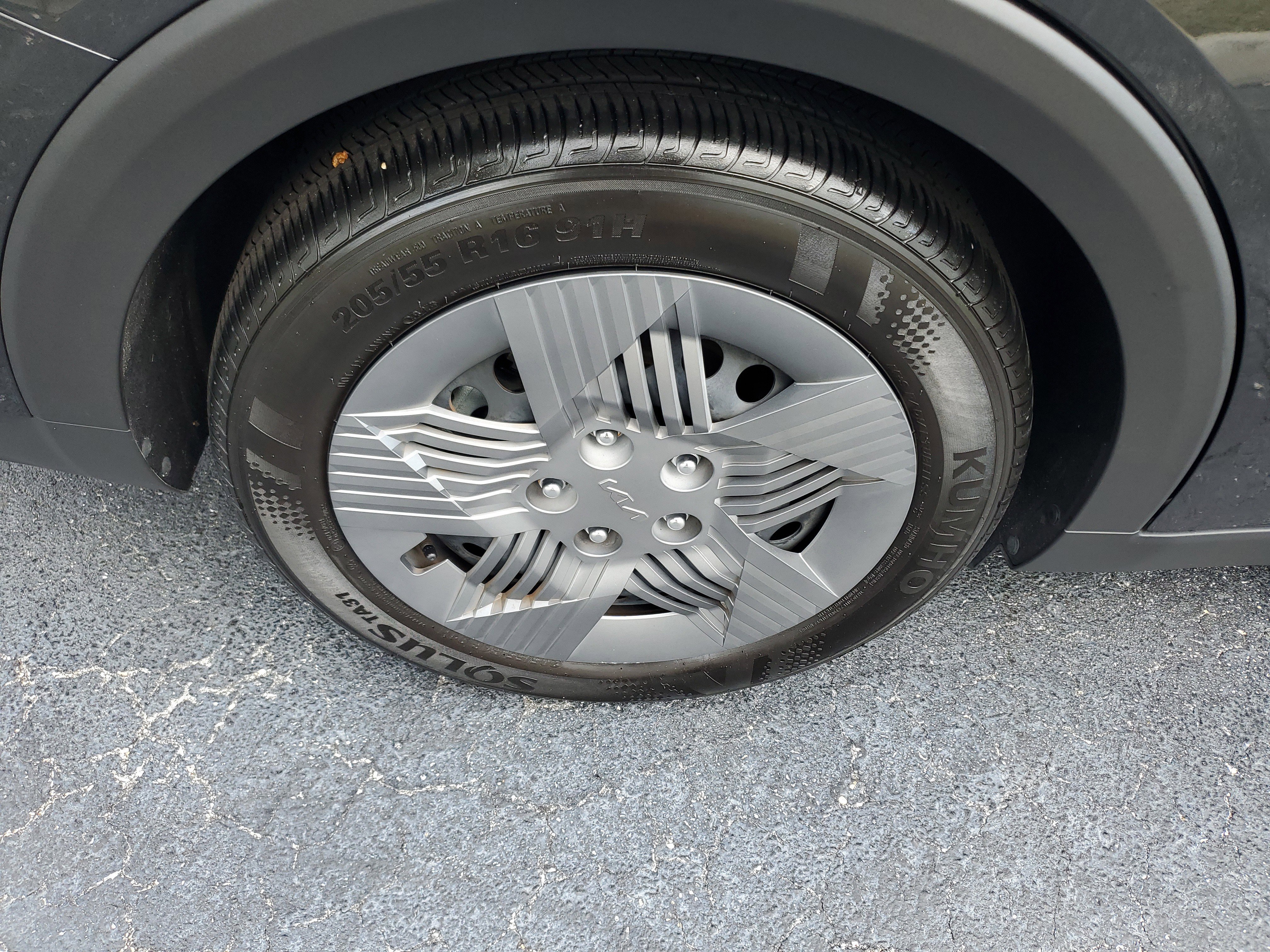 Used 2025 Kia K4 LX image 2