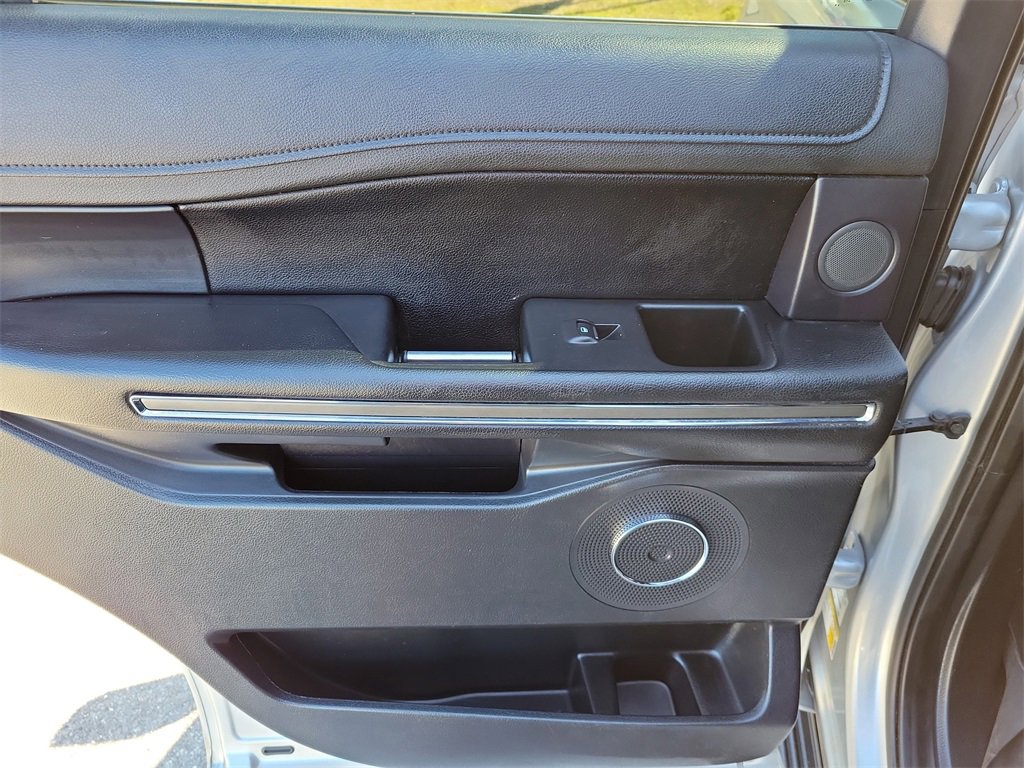 Used 2019 Ford Expedition XLT w/ Equipment Group 202A image 14