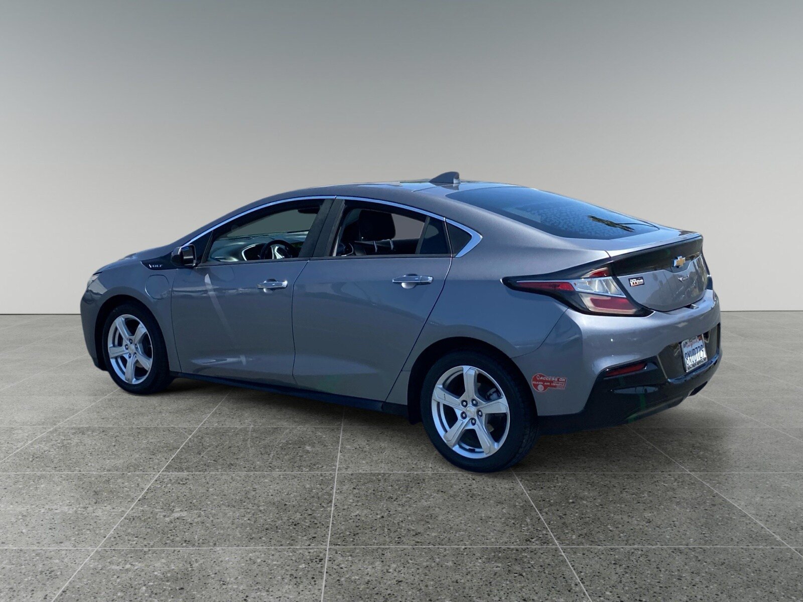 Used 2018 Chevrolet Volt LT w/ Comfort Package FWD image 3