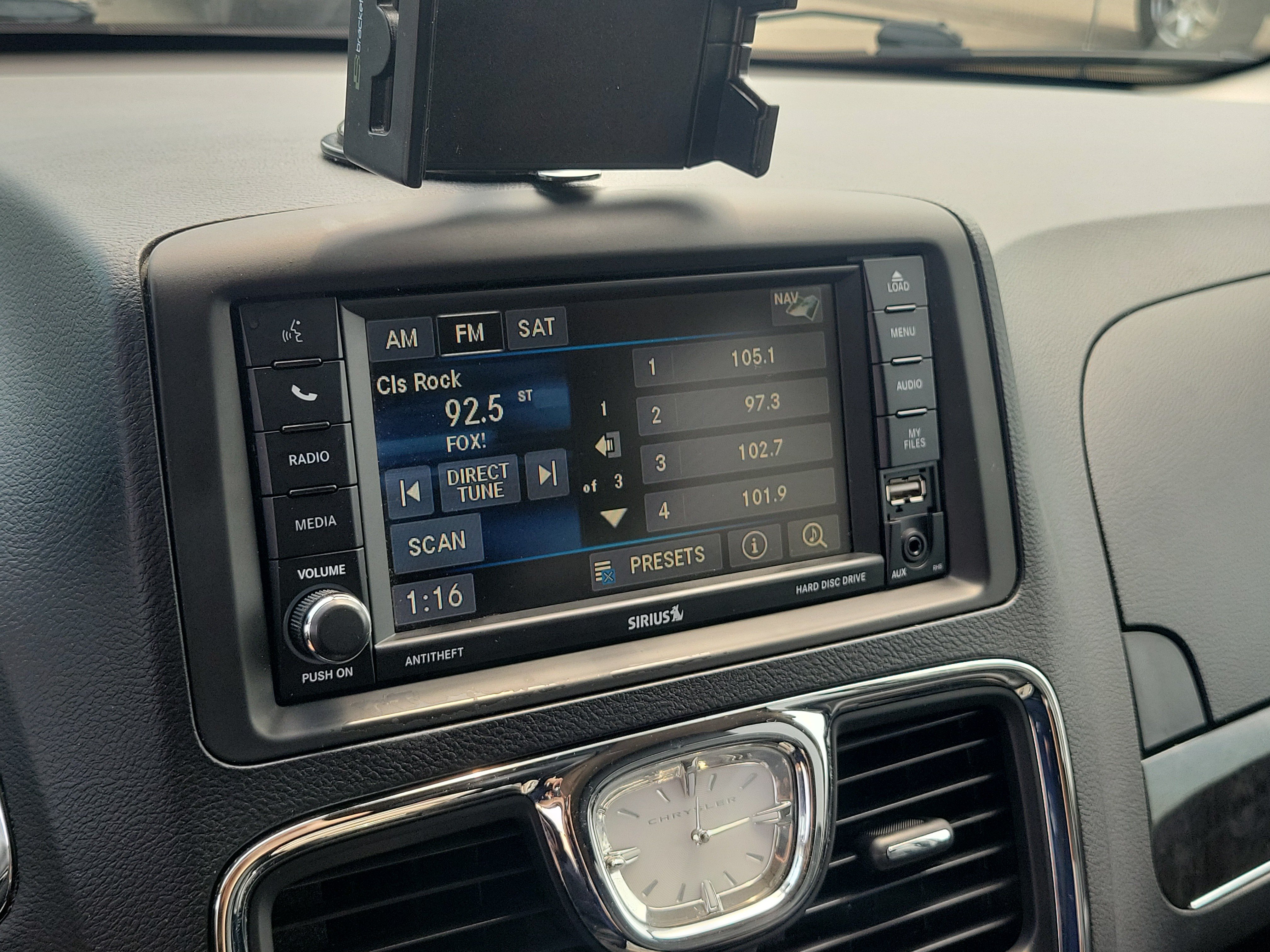 Used 2015 Chrysler Town & Country Touring-L w/ Driver Convenience Group FWD image 26