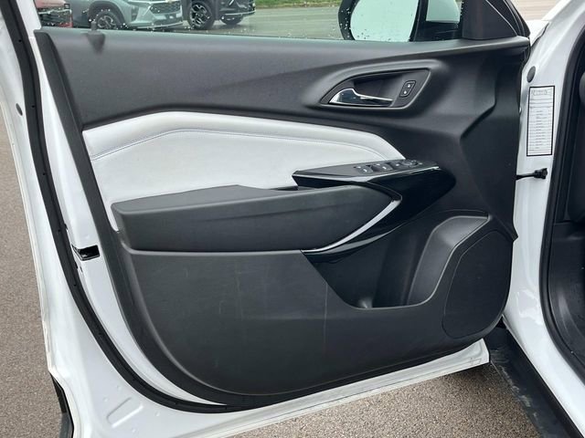 Certified 2025 Chevrolet Trax LT w/ LT Convenience Package image 27