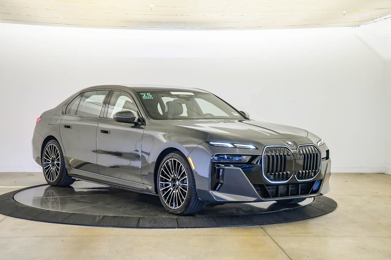 Certified 2025 BMW i7 eDrive50 w/ M Sport Package RWD image 5
