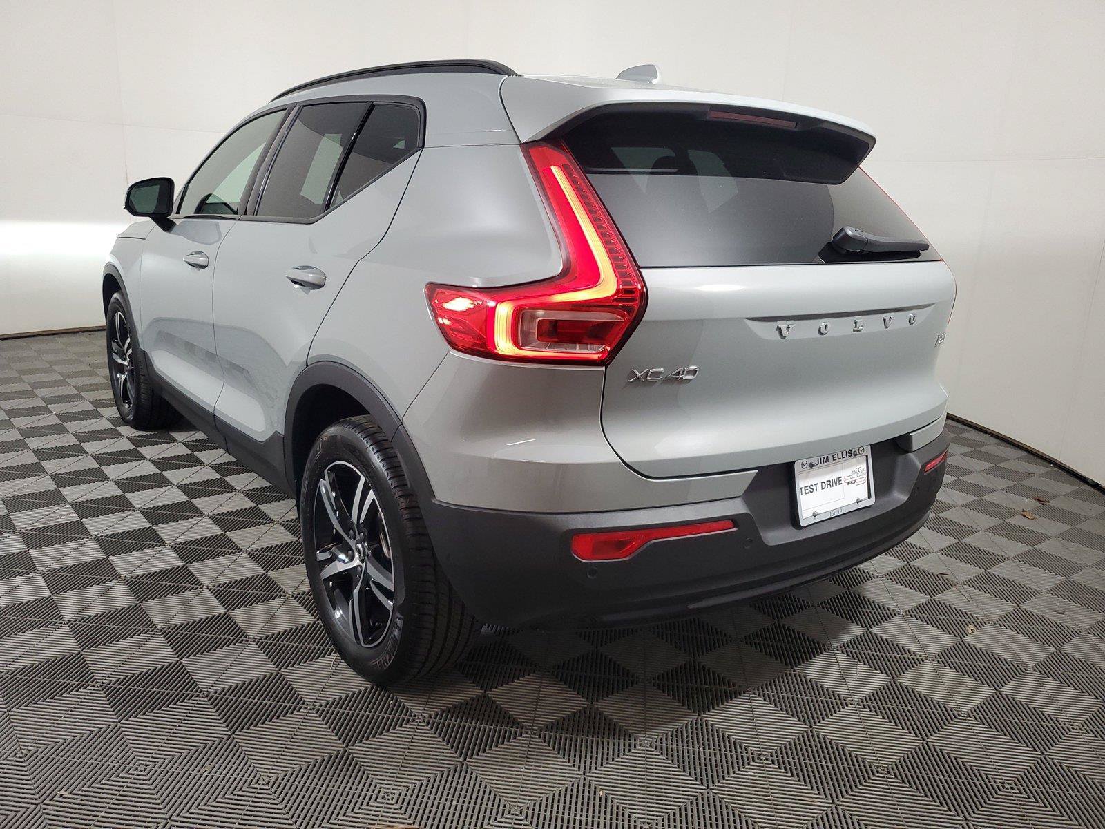 Used 2026 Volvo XC40 B5 Core AWD/4WD image 4