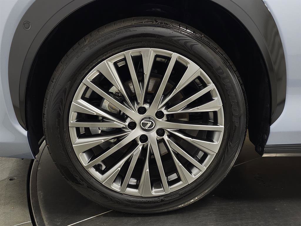 Used 2024 Lexus RZ 300e Premium image 11