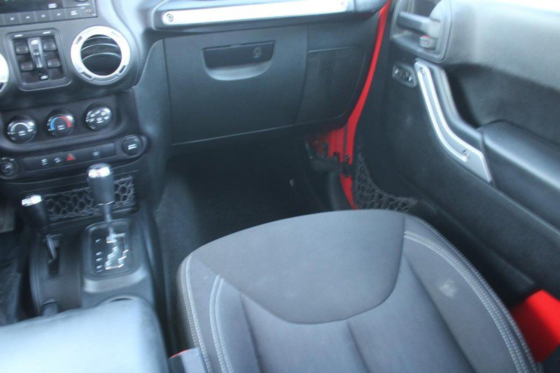 Used 2015 Jeep Wrangler Unlimited Sahara image 16