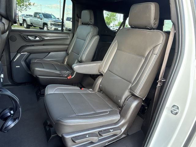 Used 2023 GMC Yukon XL Denali w/ Denali Reserve Package image 30