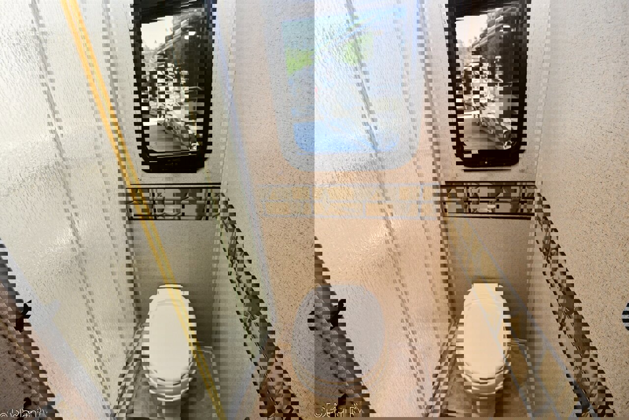 Used 2016 Mercedes-Benz Sprinter 3500 image 9