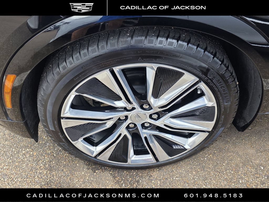 Used 2024 Cadillac Lyriq Luxury AWD/4WD image 10