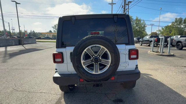 Used 2018 Jeep Wrangler Unlimited Sahara AWD/4WD image 7