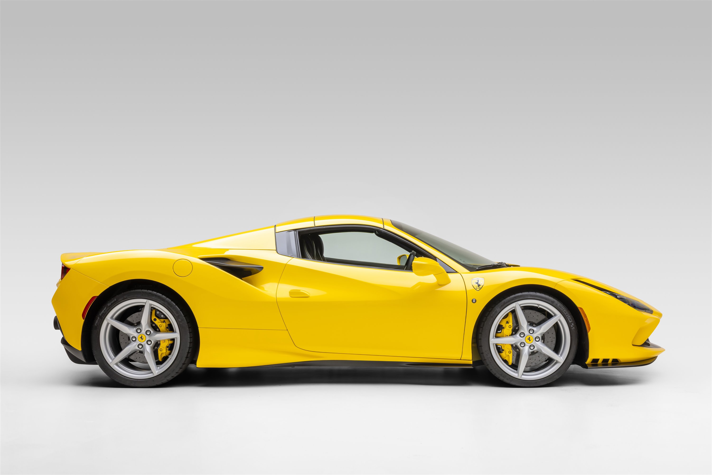 Certified 2022 Ferrari F8 Tributo RWD image 9