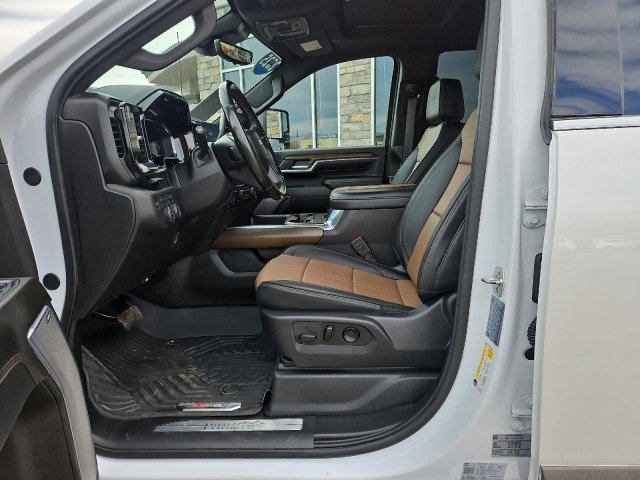 Used 2025 Chevrolet Silverado 3500 High Country w/ High Country Premium Package image 11
