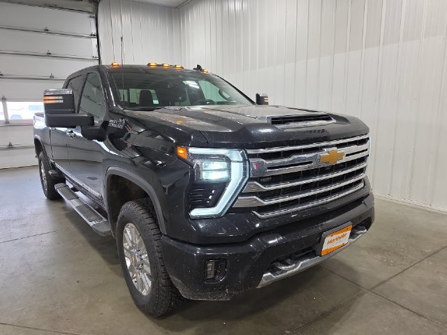 Used 2024 Chevrolet Silverado 3500 High Country w/ High Country Premium Package AWD/4WD image 2