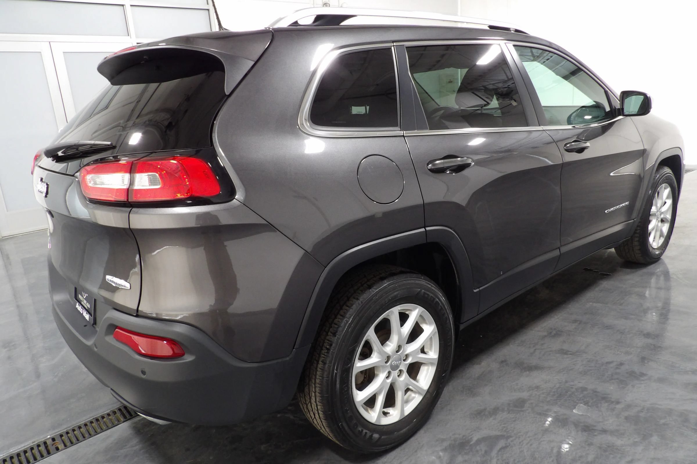 Used 2017 Jeep Cherokee Latitude w/ Safety/Convenience Group AWD/4WD image 4