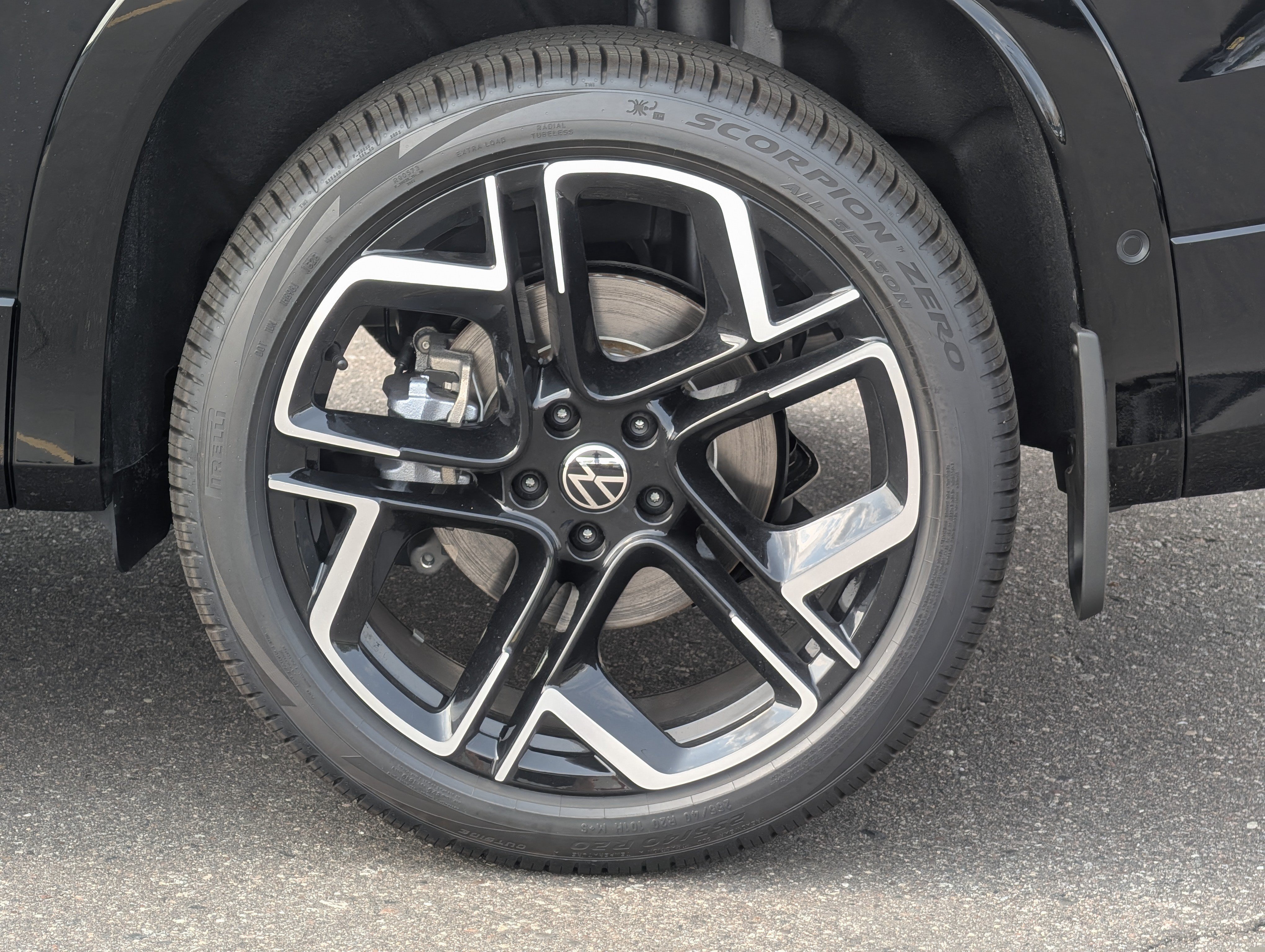 New 2026 Volkswagen Tiguan SEL R-Line AWD/4WD image 3