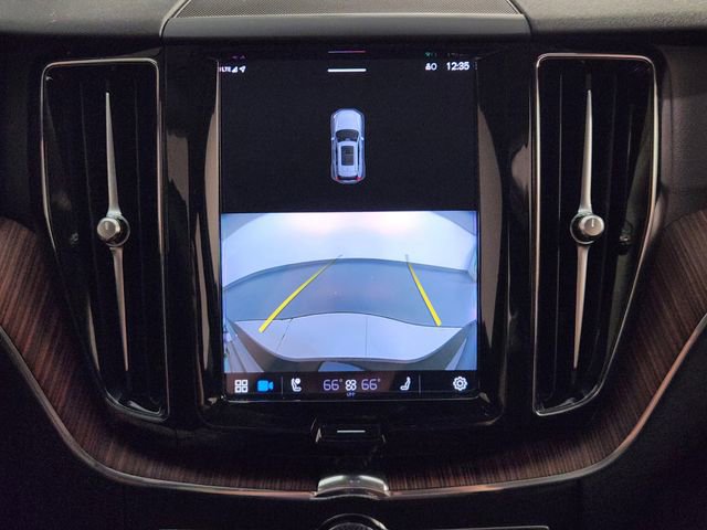 Used 2023 Volvo XC60 B5 Plus image 18