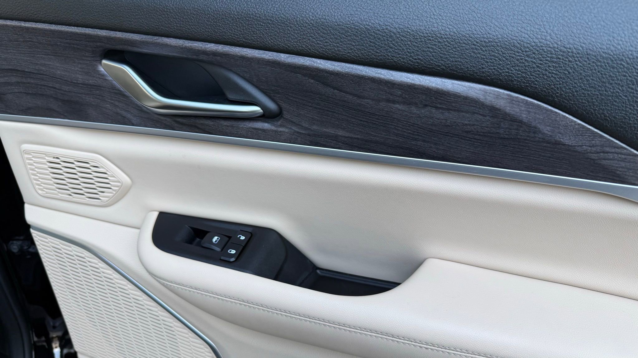 Used 2023 Jeep Grand Cherokee 4WD 4xe image 29