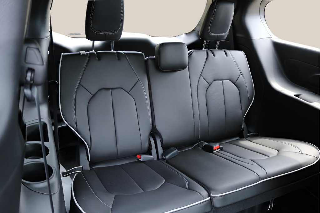 New 2027 Chrysler Pacifica Limited FWD image 21