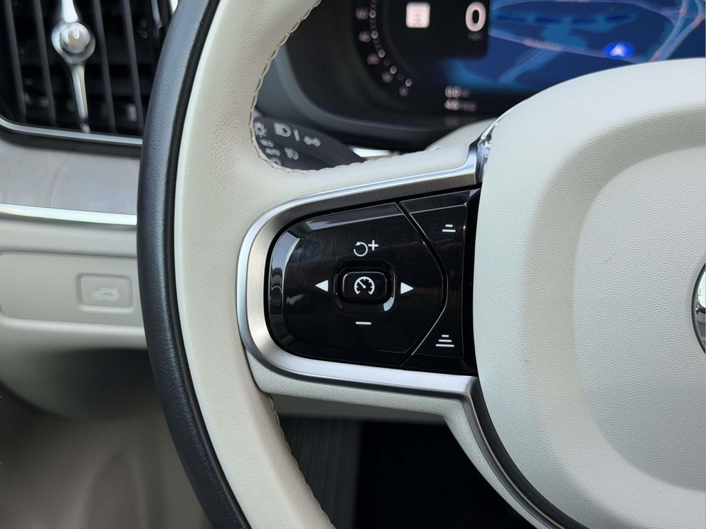 Used 2023 Volvo XC60 B5 Plus AWD/4WD image 8