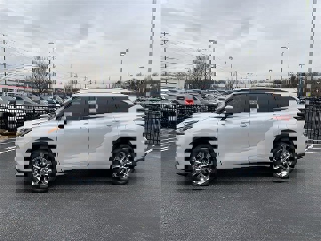 New 2026 Toyota Highlander Limited image 5