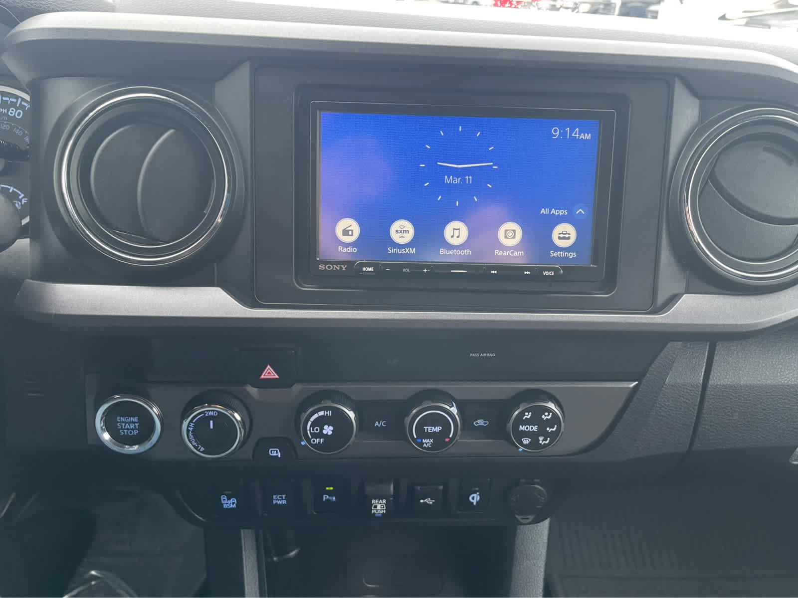 Used 2020 Toyota Tacoma TRD Off-Road w/ Technology Package image 20