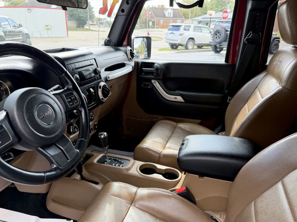 Used 2012 Jeep Wrangler Unlimited Sahara w/ Dual Top Group image 9