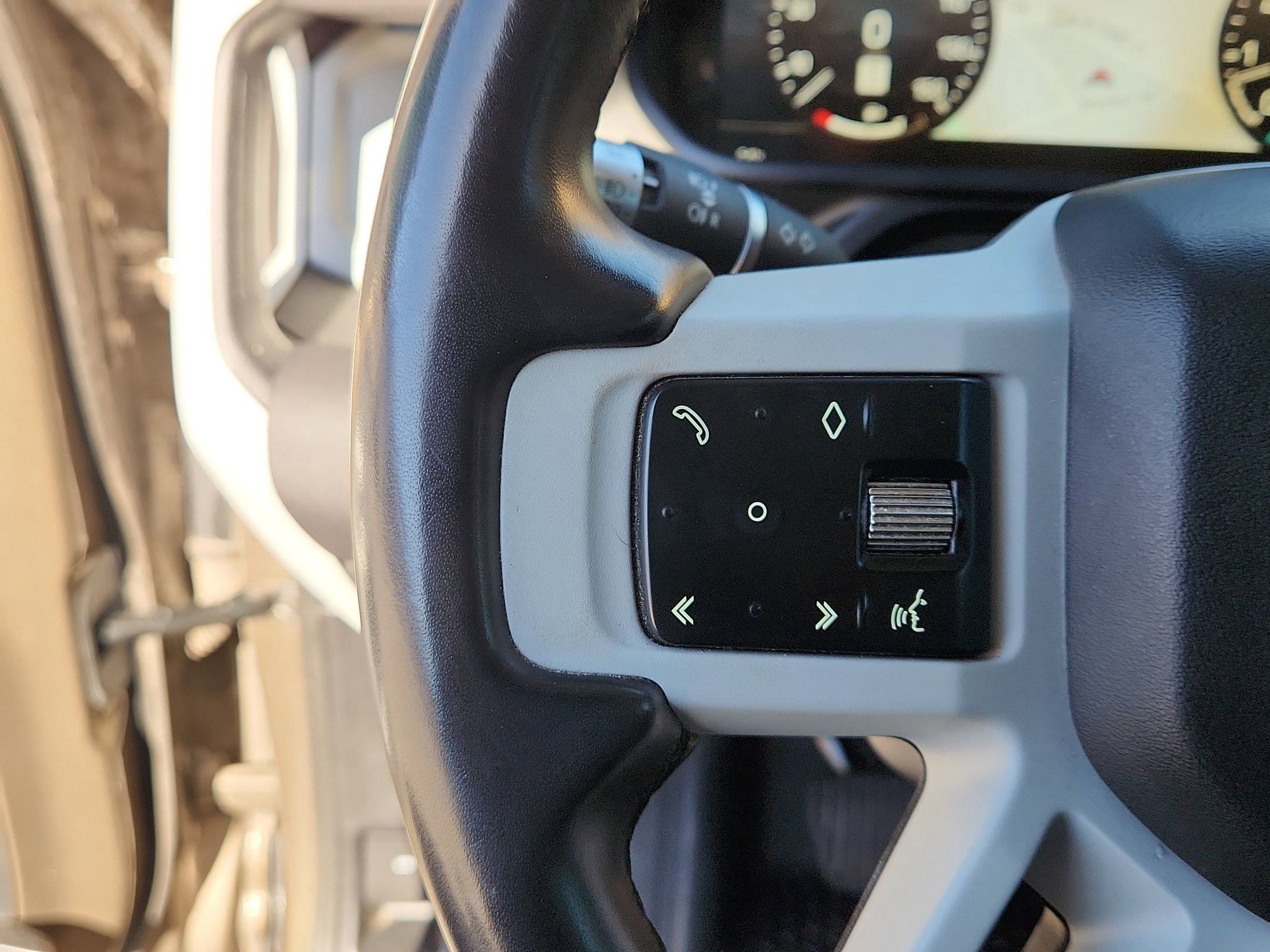 Used 2020 Land Rover Defender 110 SE image 23