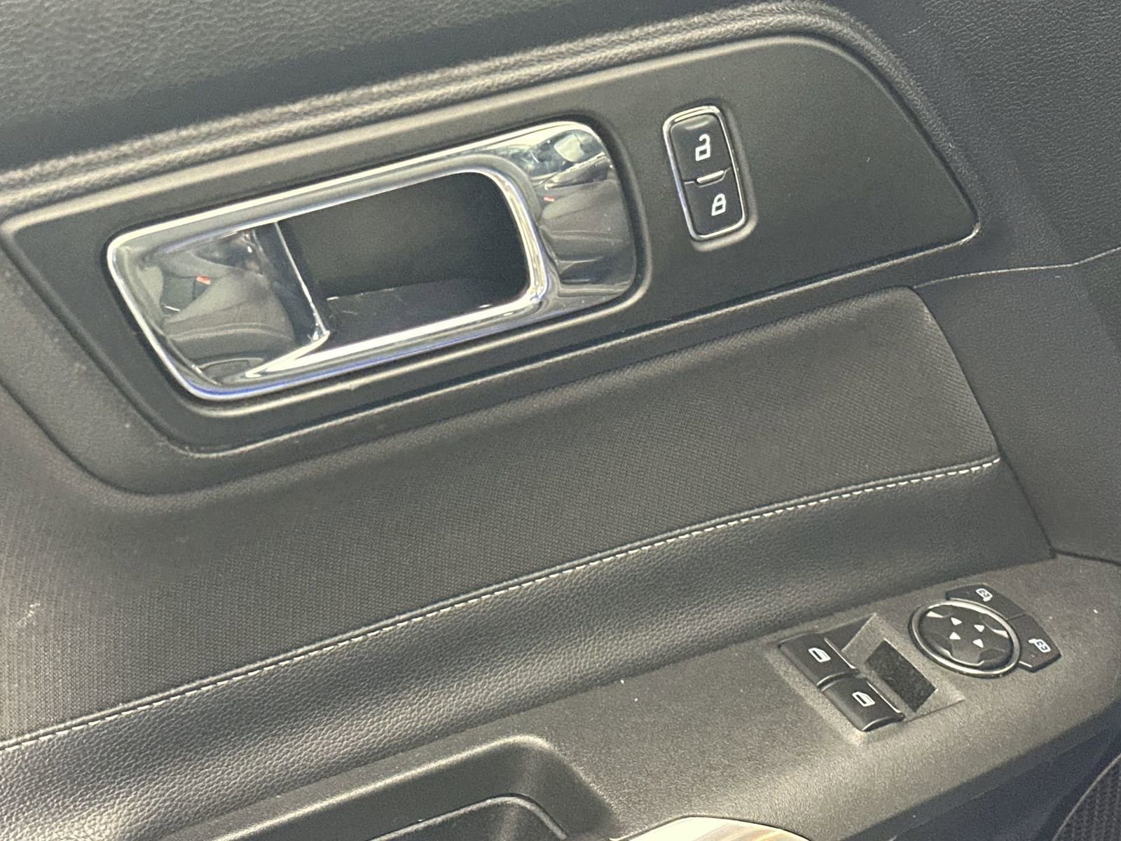 Used 2017 Ford Mustang EcoBoost image 17