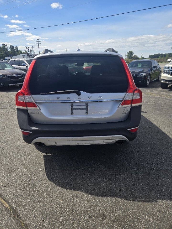 Used 2015 Volvo XC70 T6 w/ Proximity Package AWD/4WD image 6