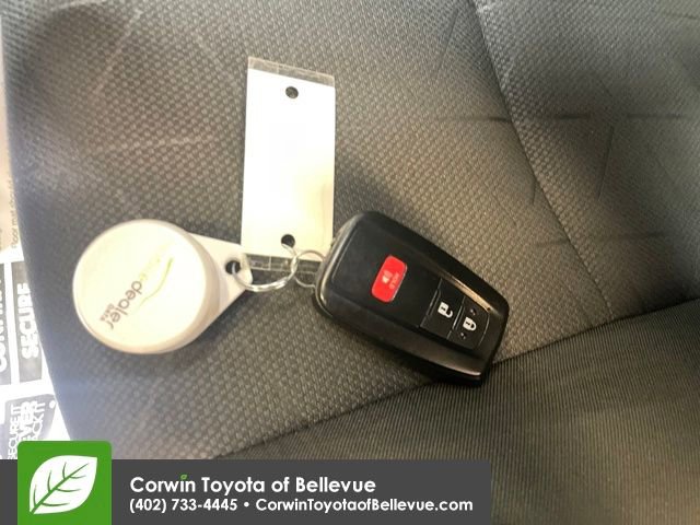 Used 2025 Toyota RAV4 XLE image 27