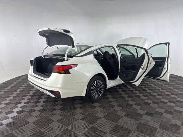 Used 2023 Nissan Altima 2.5 SV w/ SV Premium Package image 14