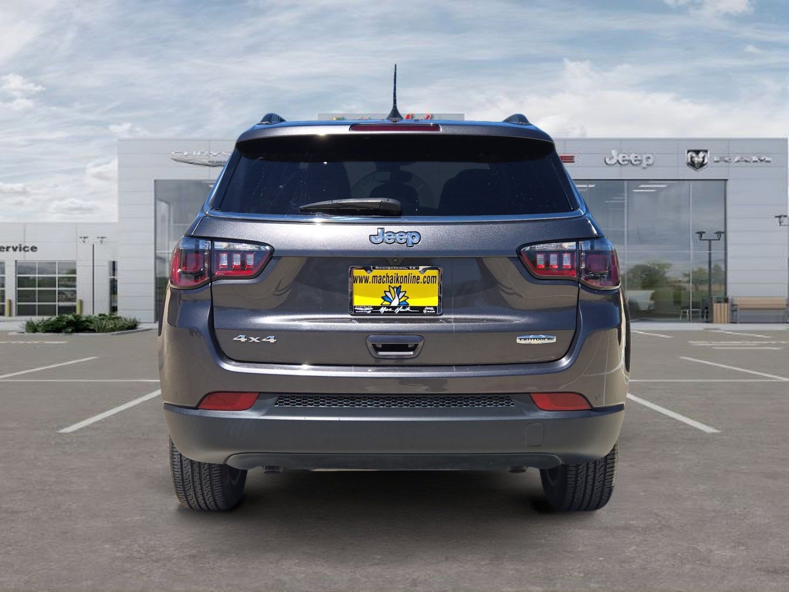 Used 2023 Jeep Compass Latitude image 4