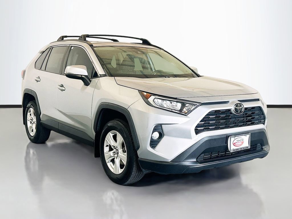 Used 2020 Toyota RAV4 XLE w/ Convenience Package FWD image 3