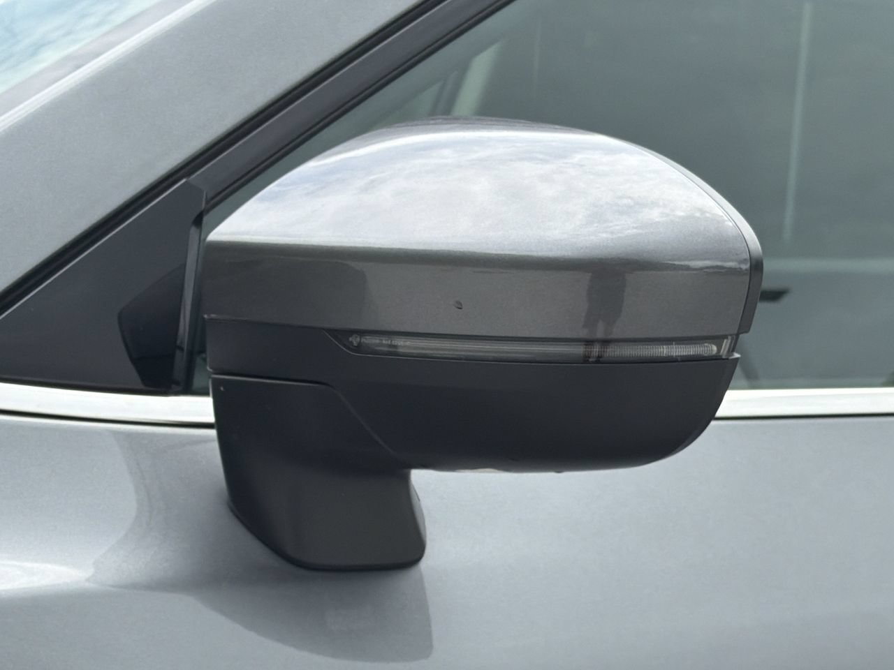Certified 2025 Nissan Pathfinder SV FWD image 28