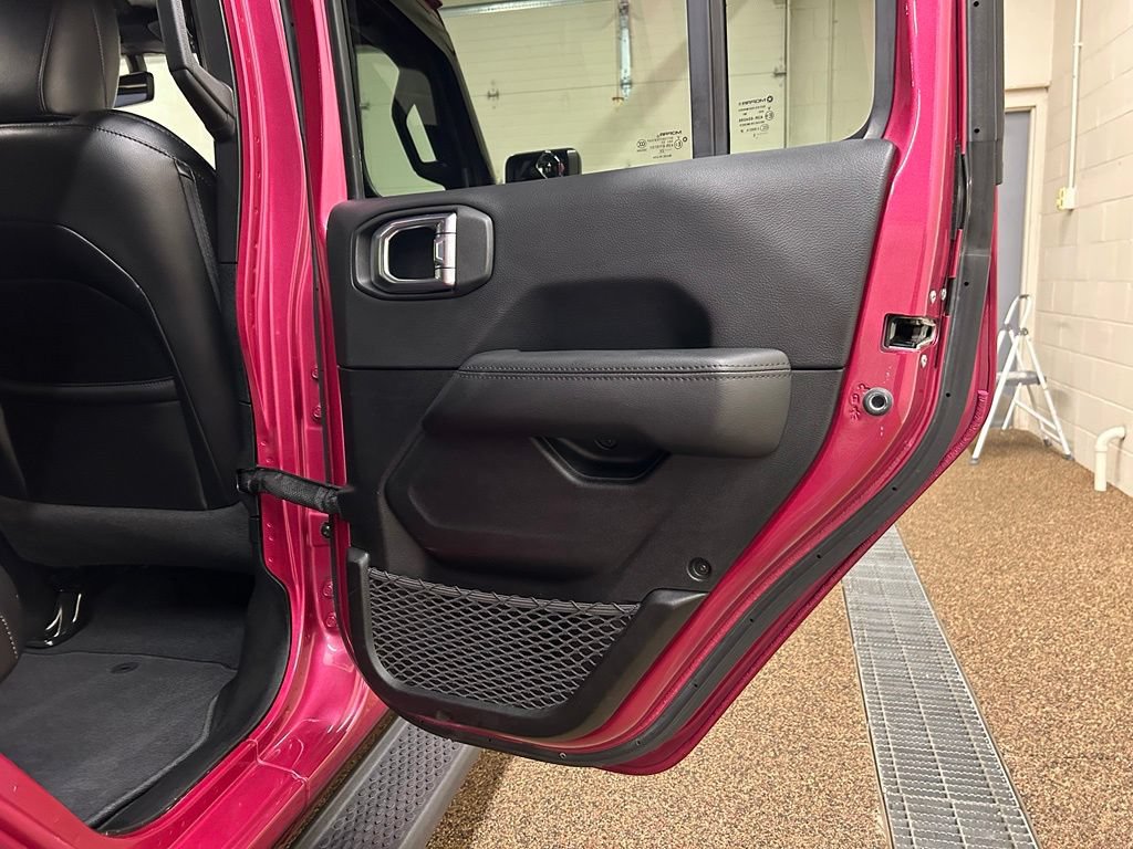 Used 2022 Jeep Wrangler Unlimited Sahara AWD/4WD image 15