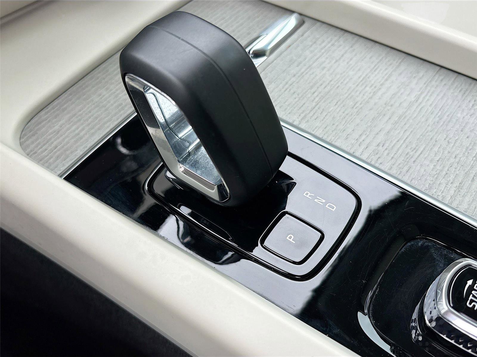 Used 2025 Volvo V60 B5 Cross Country Plus AWD/4WD image 17