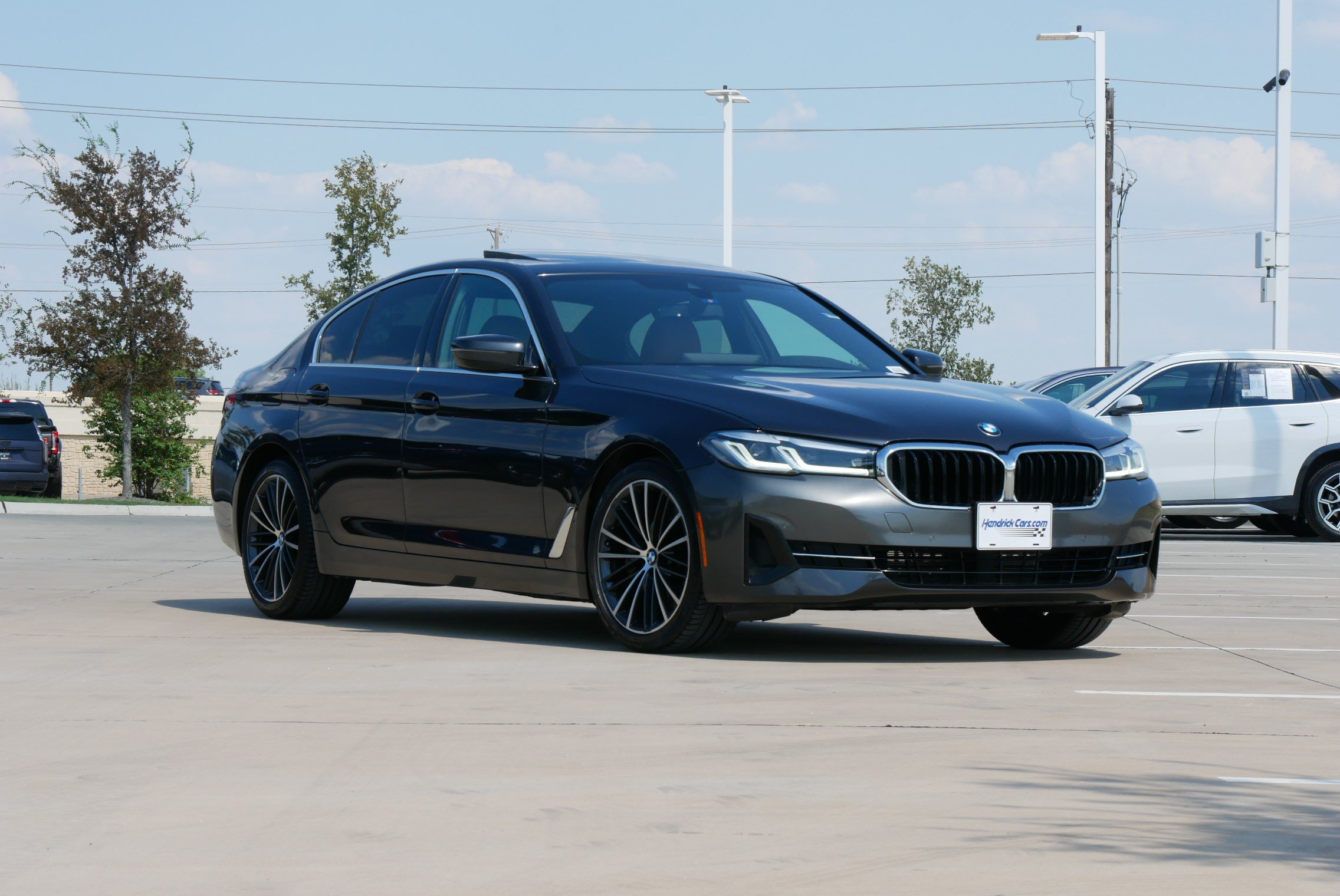 Used 2022 BMW 530i w/ Premium Package RWD image 2