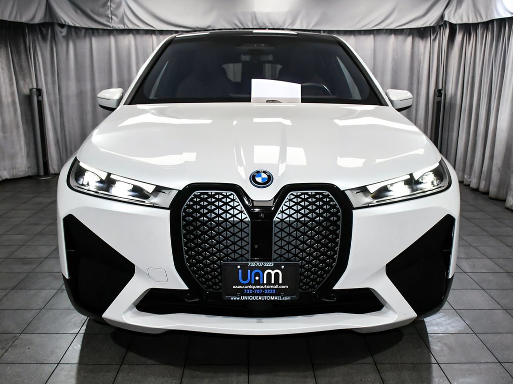 Used 2024 BMW iX xDrive50 w/ Sport Package AWD/4WD image 2