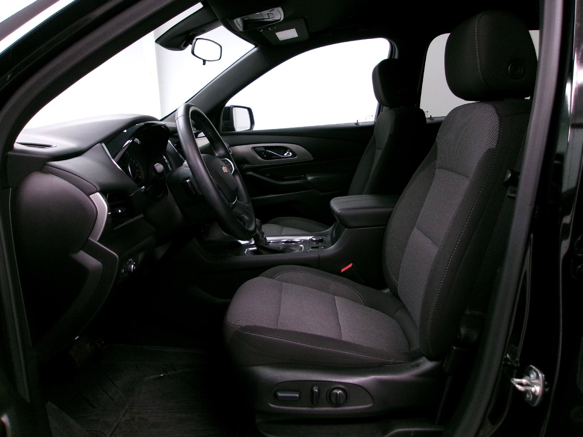 Used 2023 Chevrolet Traverse LT FWD image 8