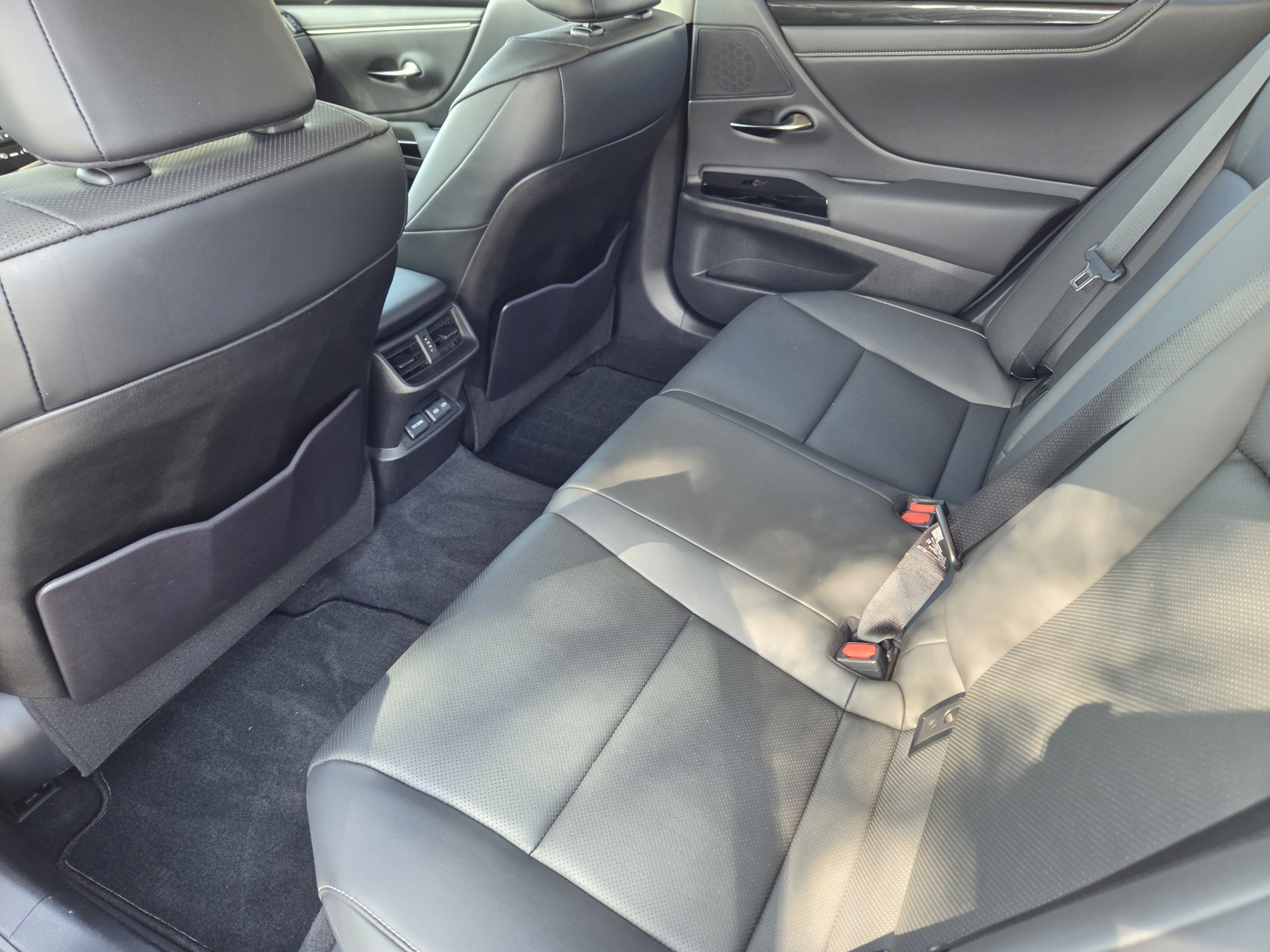 Certified 2023 Lexus ES 350 w/ Accessory Package (Z2) FWD image 37