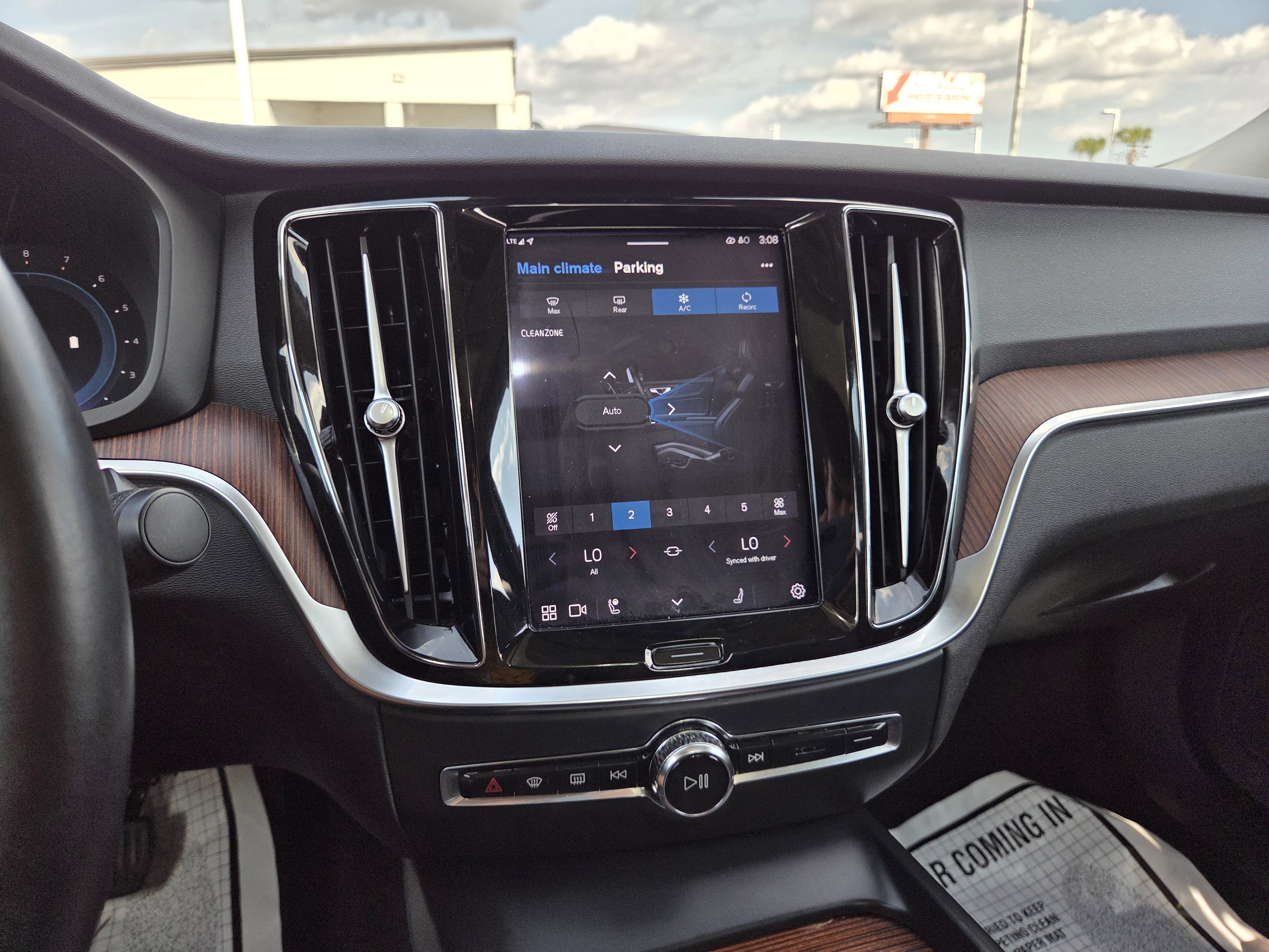 Used 2024 Volvo S60 B5 Plus image 32