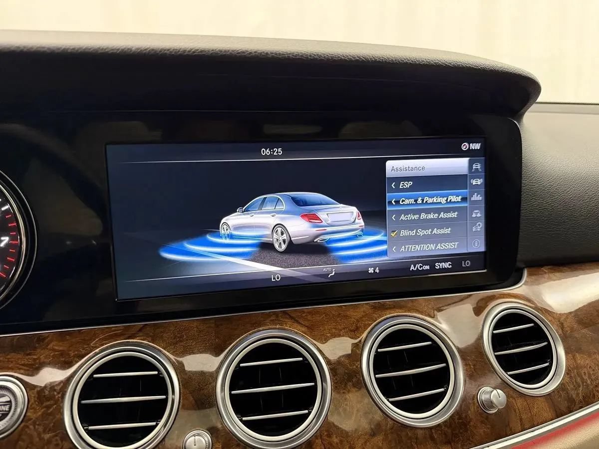 Used 2017 Mercedes-Benz E 300 4MATIC image 21