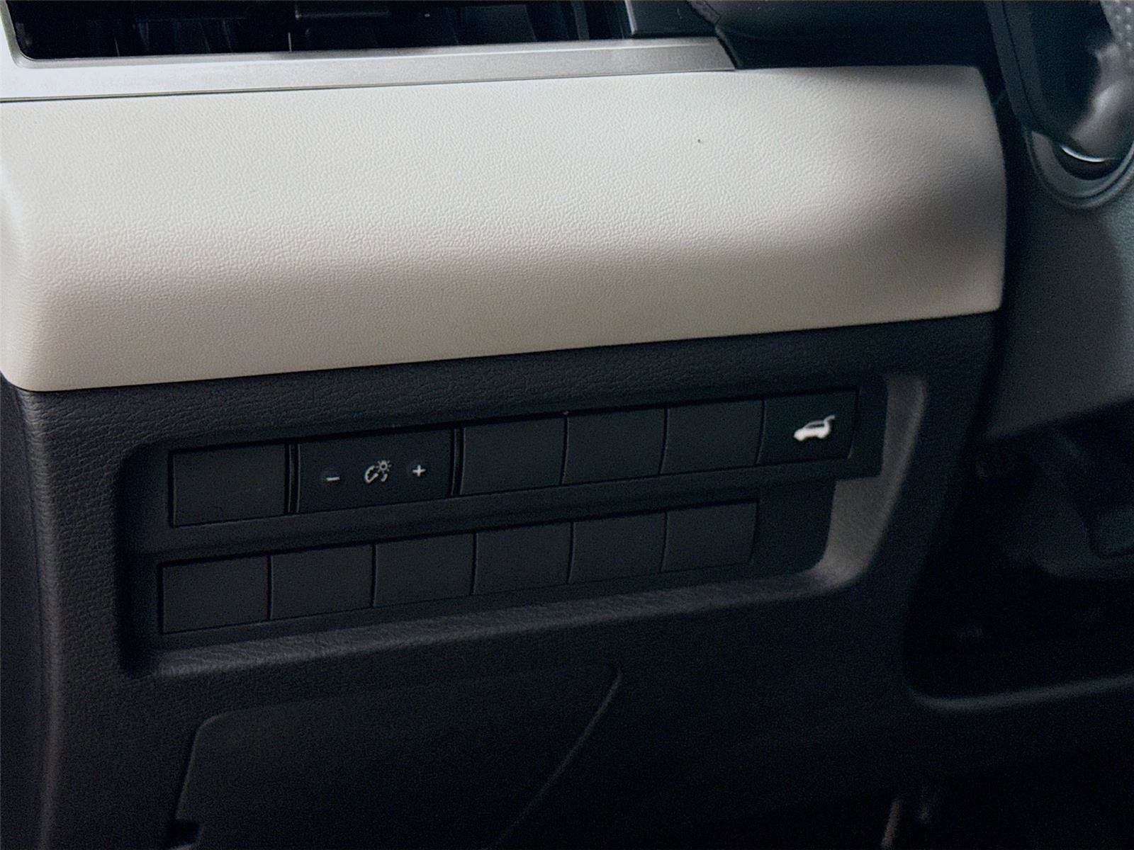 New 2025 Mitsubishi Outlander SE image 7