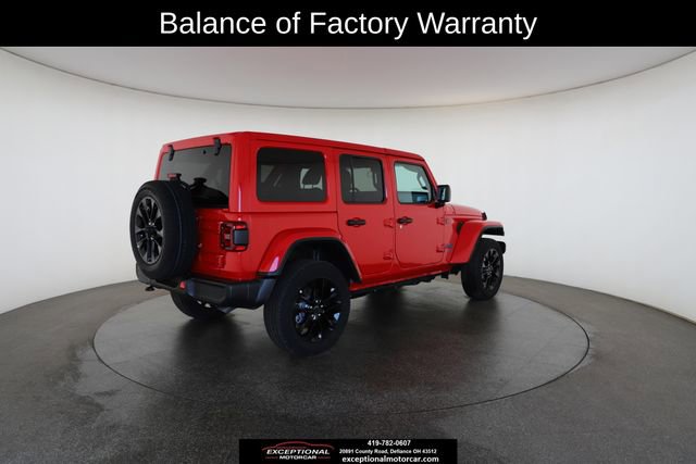 Used 2025 Jeep Wrangler Unlimited Sahara w/ Safety Group image 19